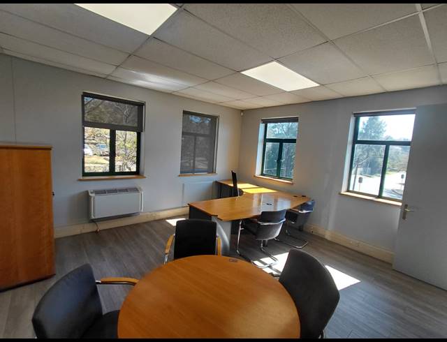 160M² OFFICE TO LET IN LYME PARK